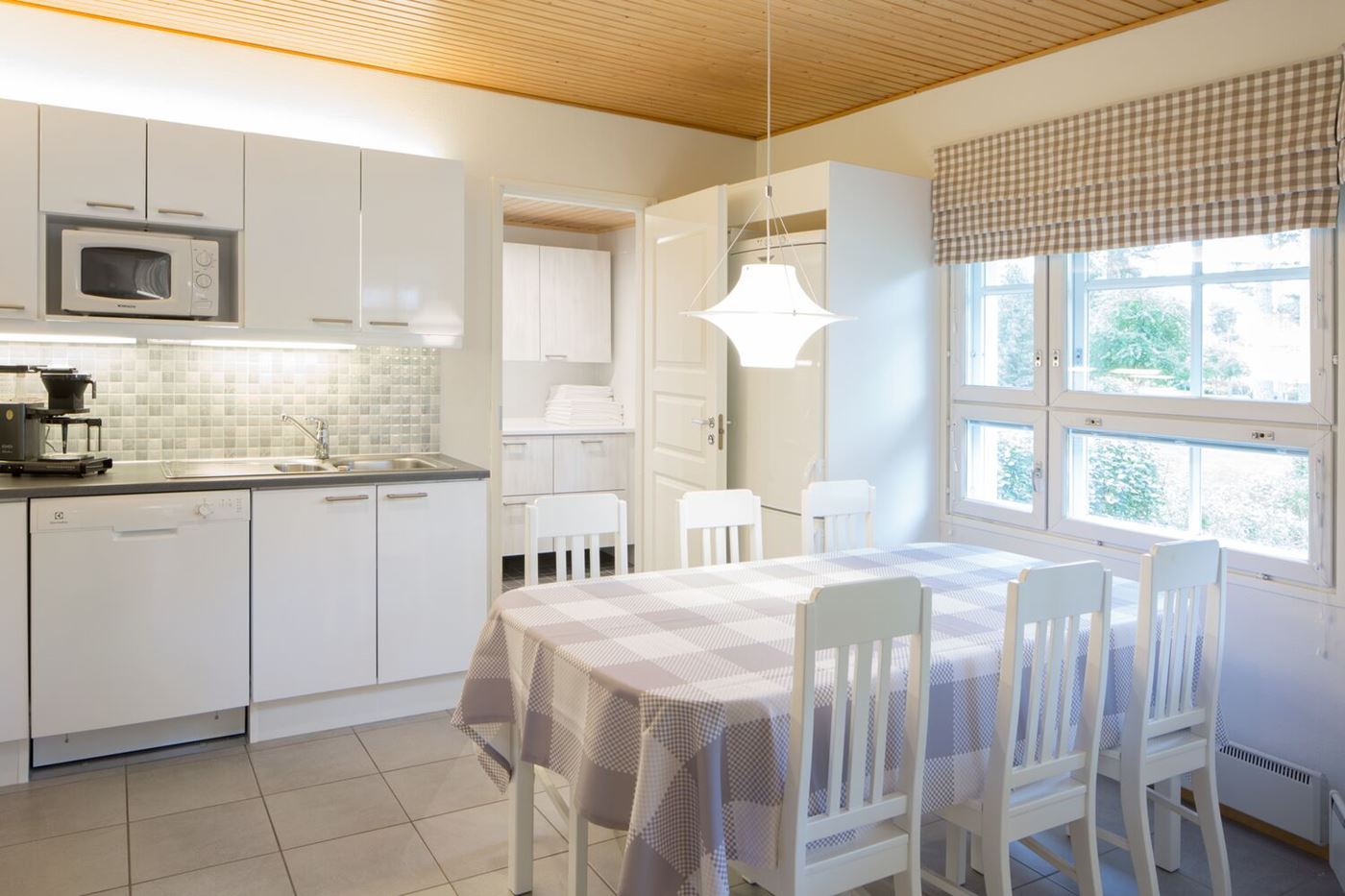 katinkullan-kiinteistot-kitchen-2-mh.jpg