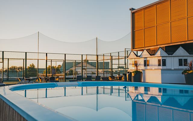 hc-kjt-sundeck.jpg