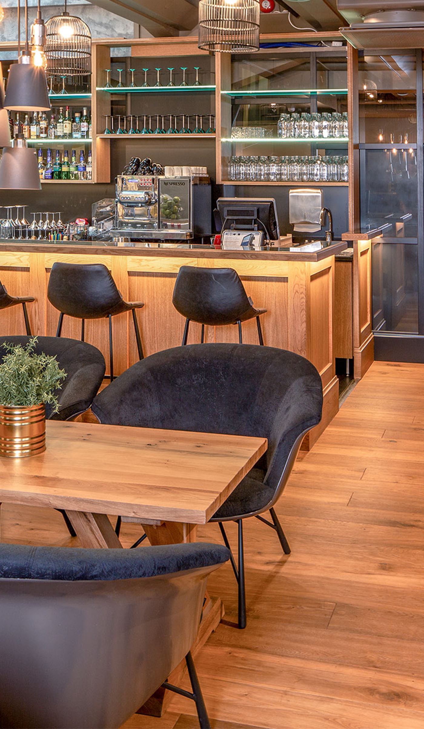 Ravintolat ja palvelut